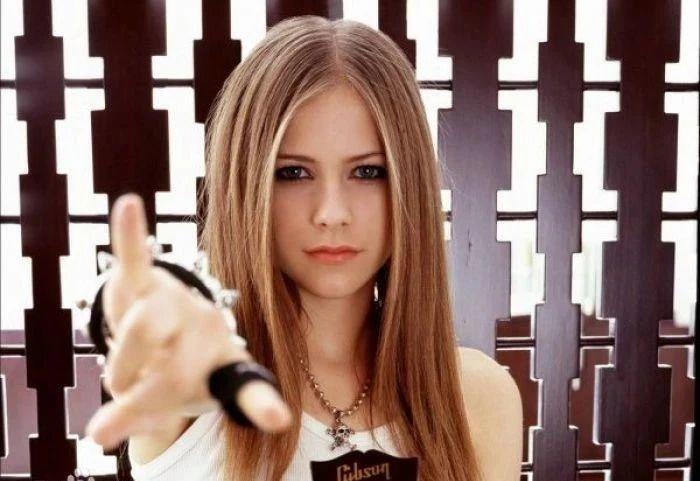 一周片单：荷兰弟，艾薇儿，邓紫棋，潘粤明，这阵容很难不爱啊