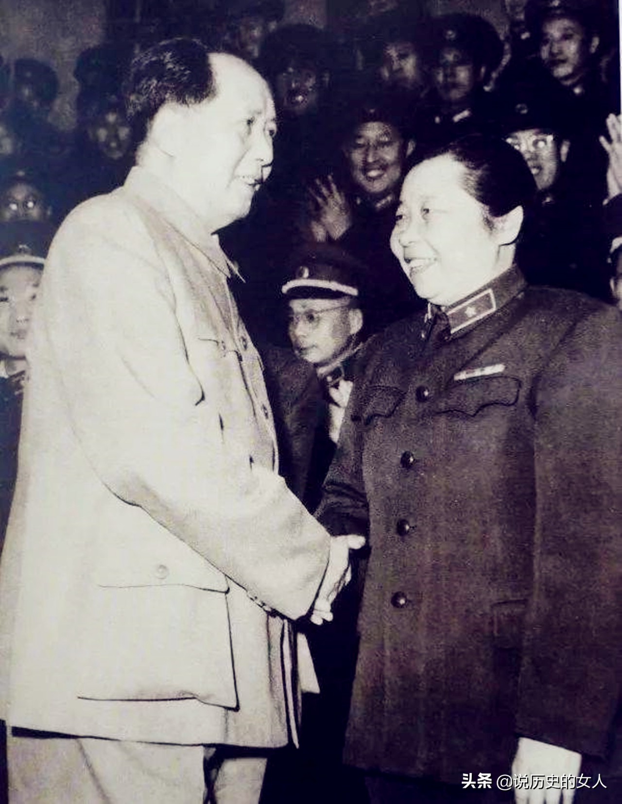 她当童养媳常遭家暴，成女将军后回家探亲遇到前夫，如何解决之？