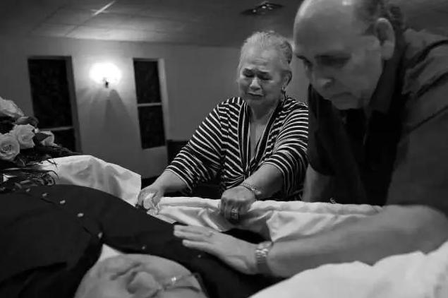 被博士丈夫喂到1450斤,破世界记录的女子,生二胎后现状如何?