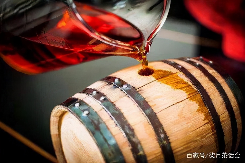 男子买50斤酒存两个月,男子买50斤酒存2个月开坛炸裂