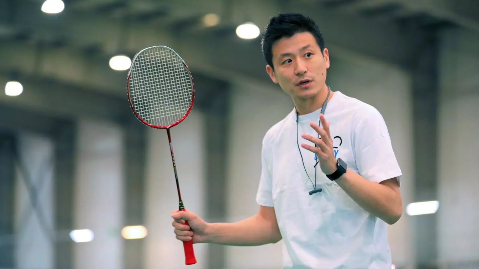 高远球高而不远,高远球只远不高