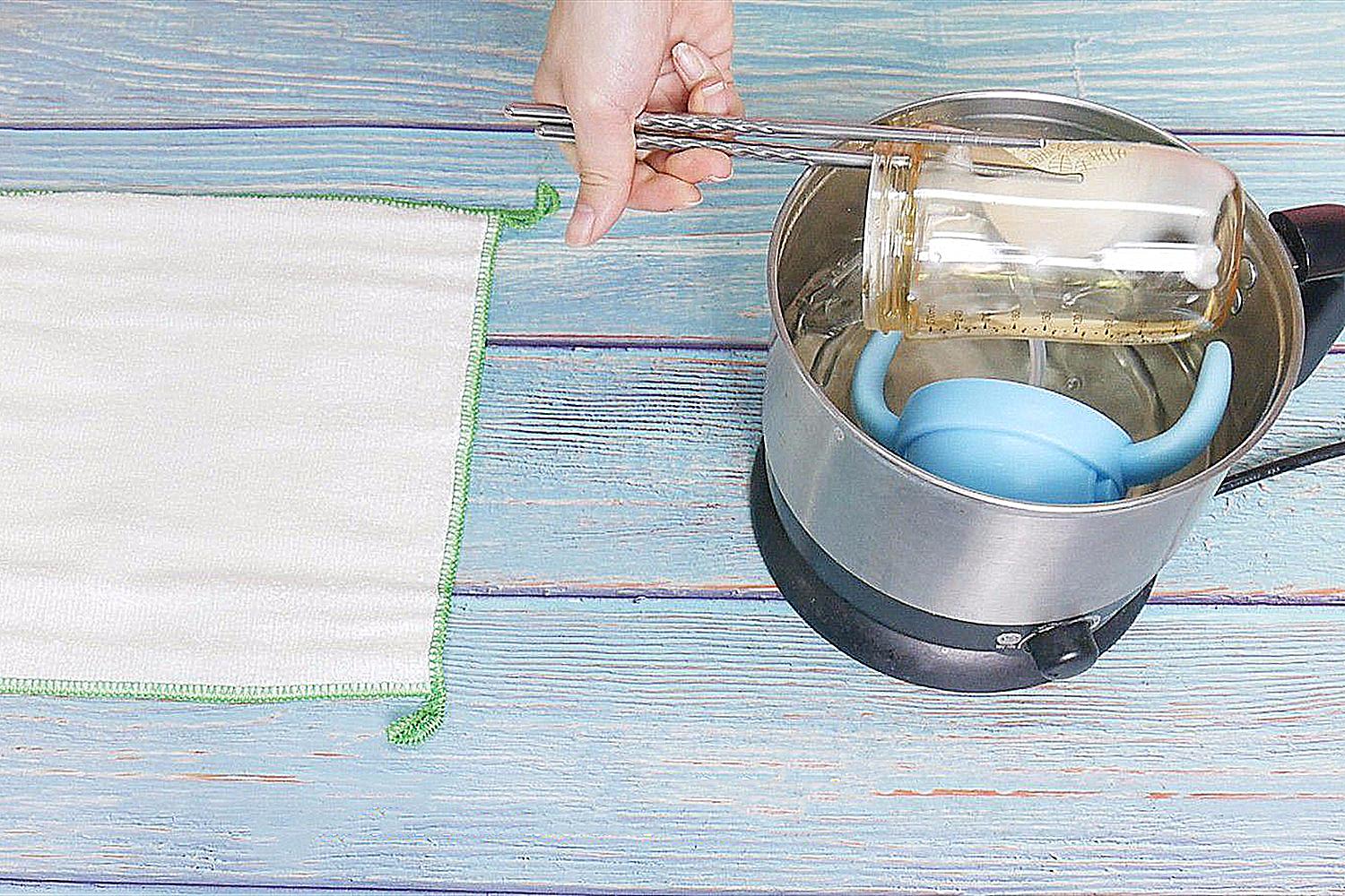 奶瓶蒸汽消毒好还是水煮消毒好,开水烫奶瓶的正确消毒方法