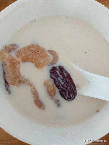 牛奶炖花胶放多少花胶,孕期吃什么花胶对宝宝皮肤好