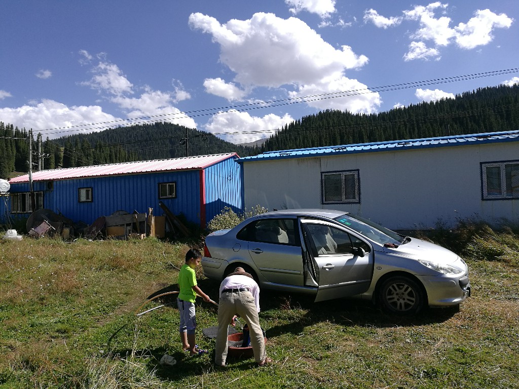 *疆新**蒙古包旅店老板，看他一天的收入多少，一个月就抵我一年工资