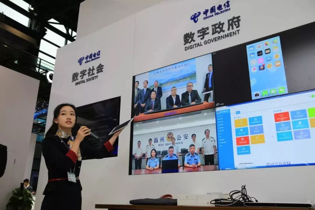 社会就像舞台,社会犹如一条船