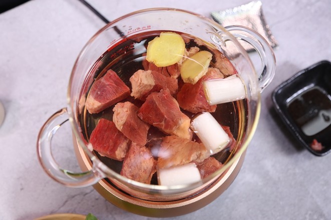 店里牛肉面30一碗，自己做30块全家吃个痛快，牛肉随便添