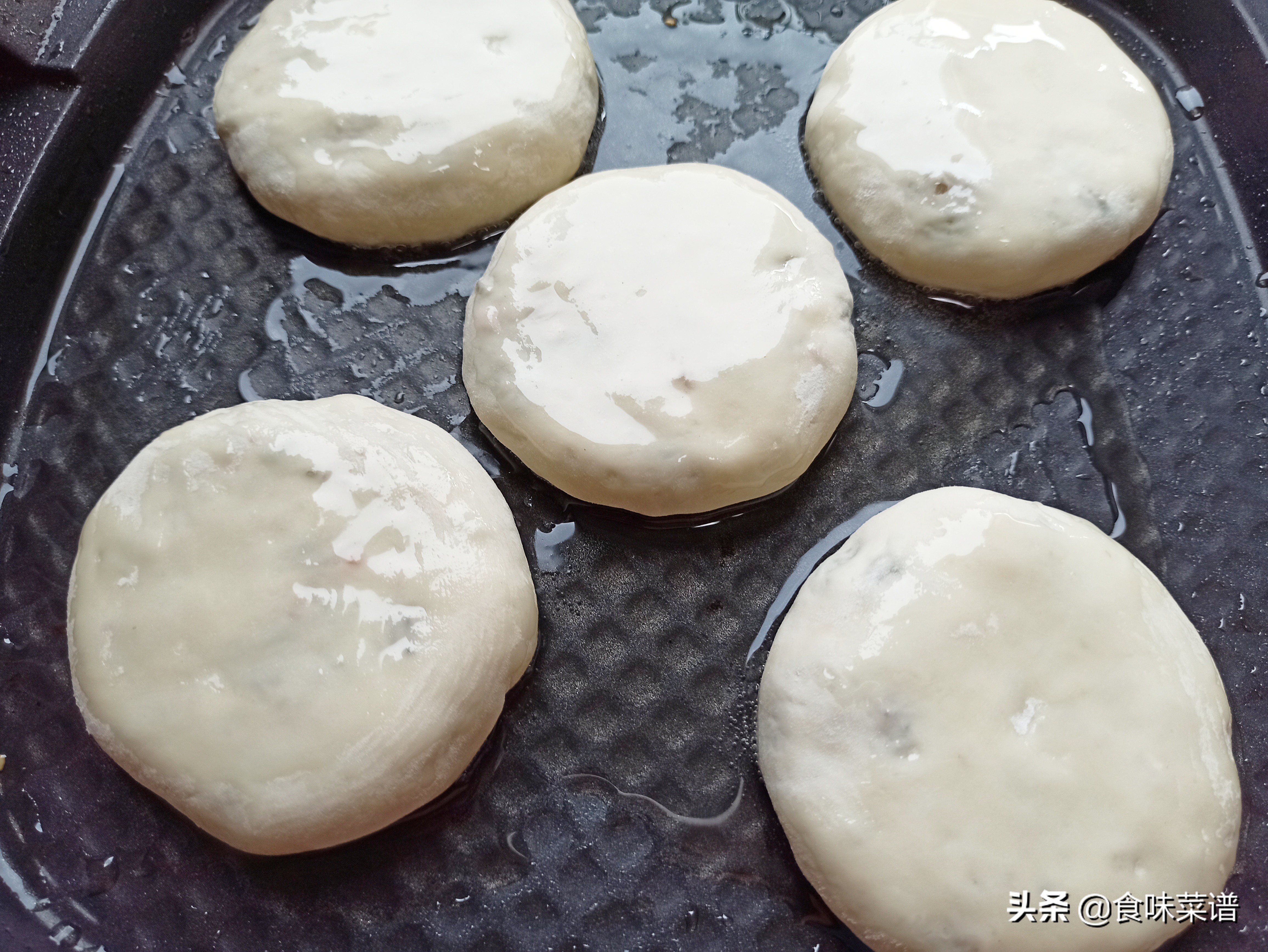 馅饼怎么做又薄又软怎么和面,饭店大白菜和芹菜馅的馅饼咋调馅