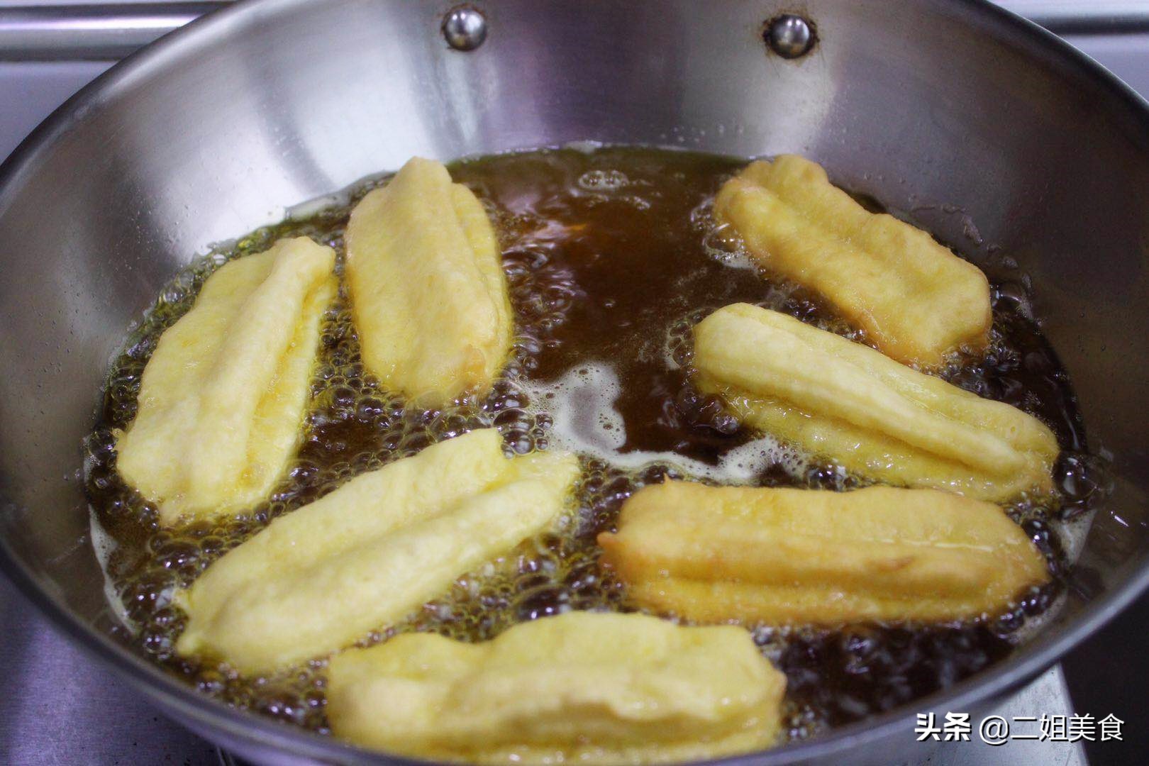 做油条发面的技巧和配方,油条如何和面才能蓬松