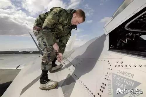 飞机上的那些个细胞：功不可没的铆钉