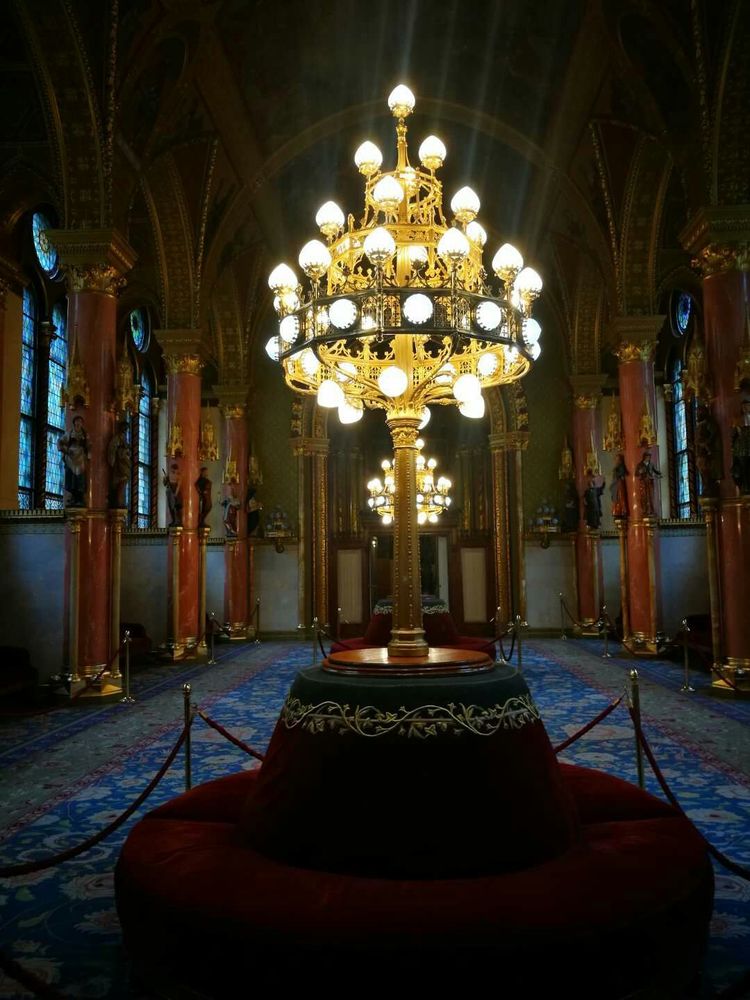 匈牙利的首都,当年陈强曾到此,两个儿子取名“布达”“佩斯”