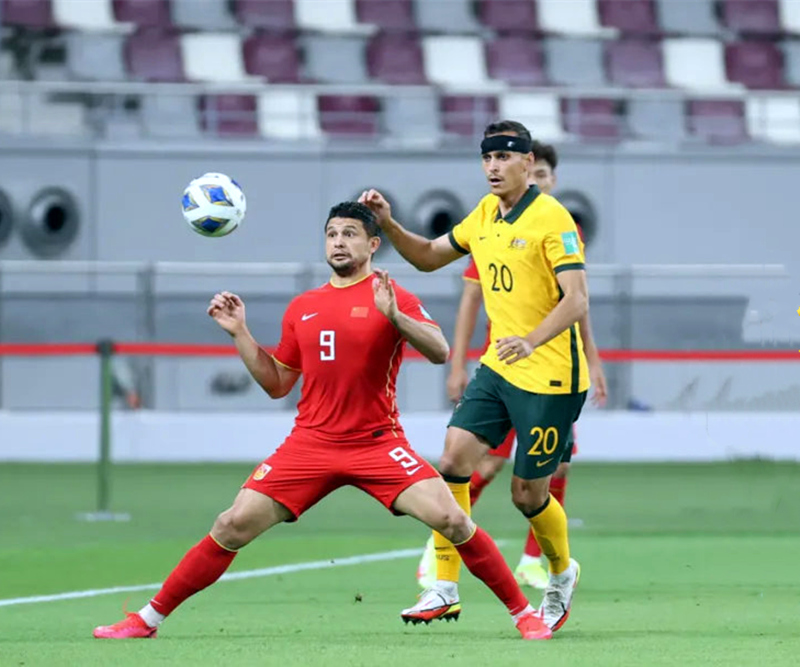 三闷棍！李铁初闻下课声，穷乐观！实力不够归化却成摆设