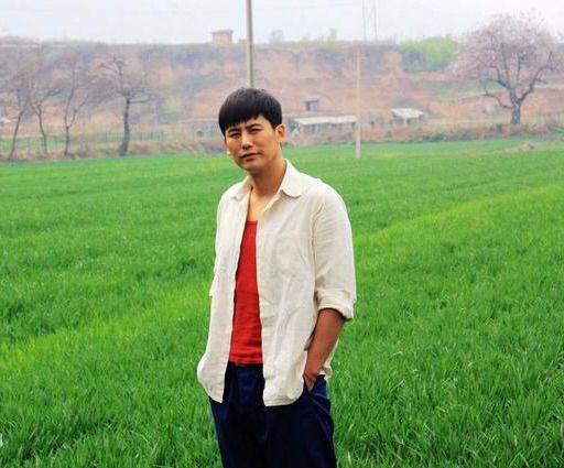 他对老婆说：如果我出轨，我死你也死，如今腿上却坐了别的女人