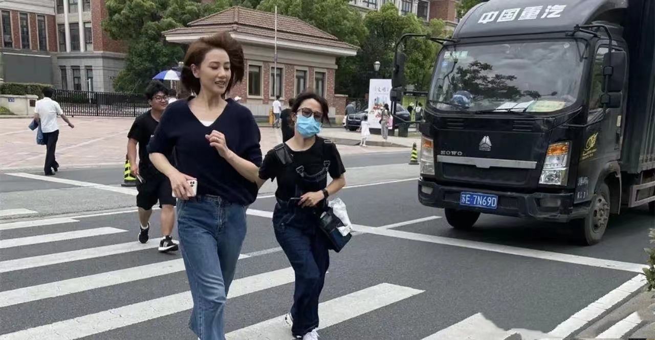 赵又廷与高圆圆现身,赵又廷高圆圆牵手逛街撒狗粮