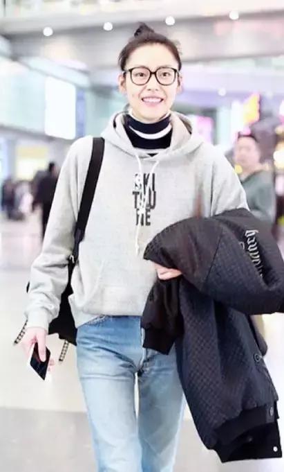 刘雯今年最流行的包,刘雯同款包时尚潮流大牌大容量