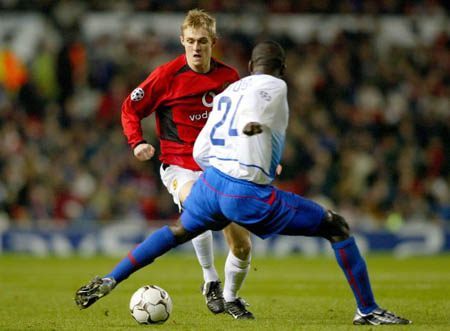 为什么业余球员不建议反手发球,为何业余足球联赛都严禁铲球