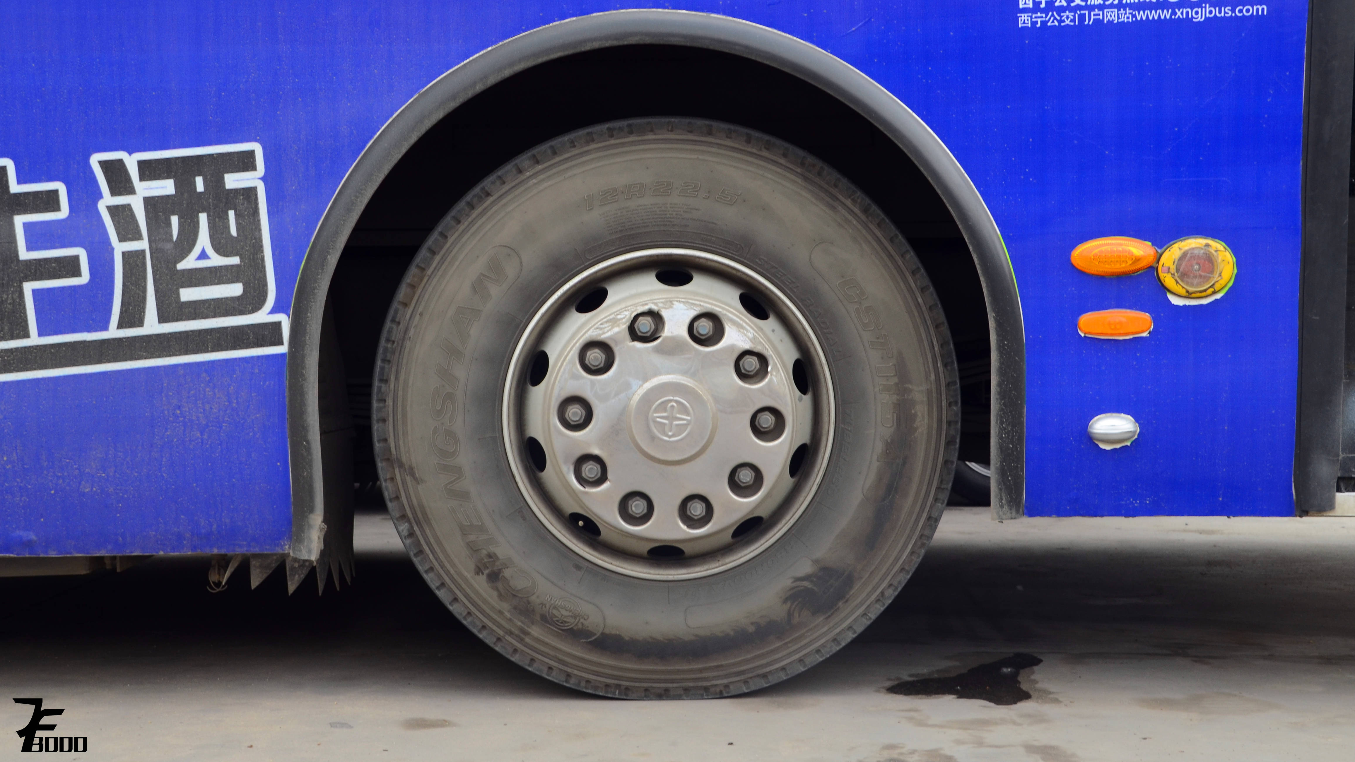 机房的渣评21西宁公交亚星JS6111SHCJ