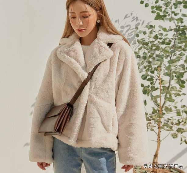 今年最火的仿皮草外套,穿搭仿皮草