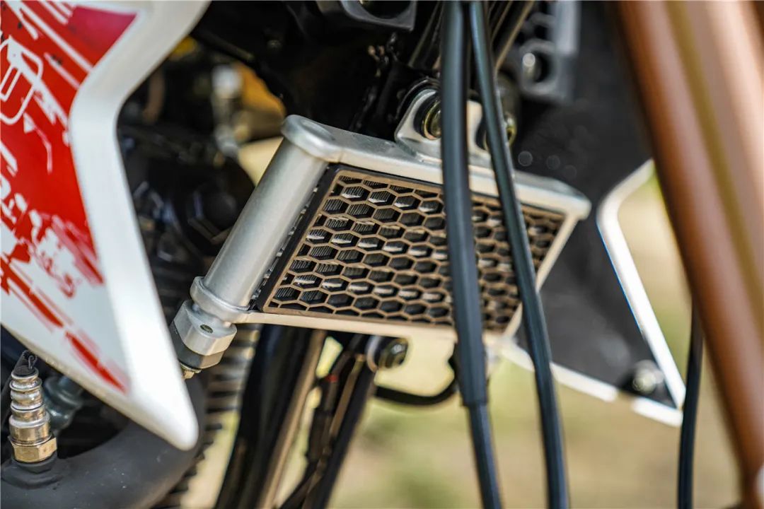 银钢铁拳250到底值不值得入手,1万左右的重型拉力车