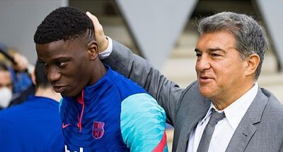 同样是巴萨小将，一个待在看台，一个能让核心“让位”，差距来了