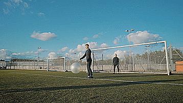 足球守门员基本功,守门员扑队友折射球