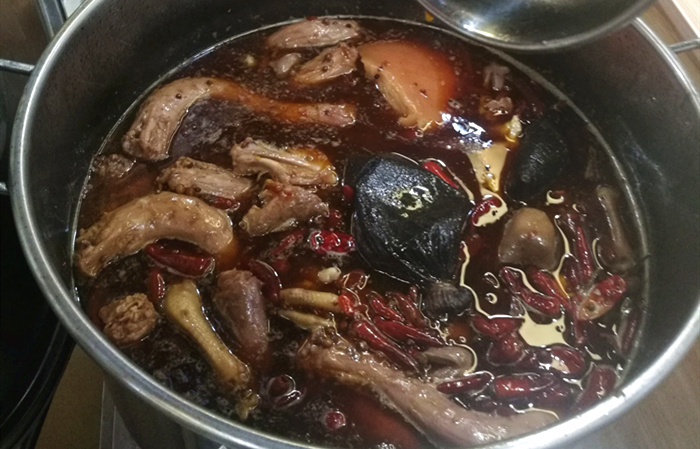 卤肉放什么调料使颜色不会发黑,卤肉怎样做到出锅以后肉不发黑