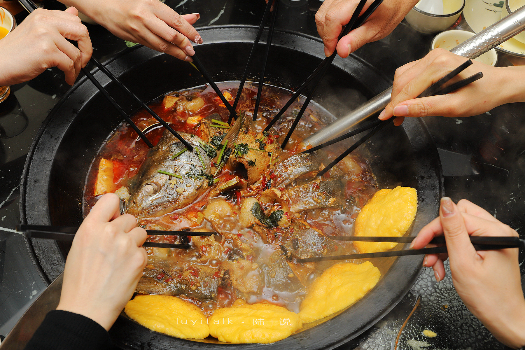 火遍天下东北铁锅炖,舌尖上的美食东北铁锅炖鱼