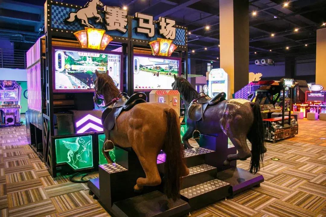 蹦床乐园闯关攀岩,蹦床馆嗨玩