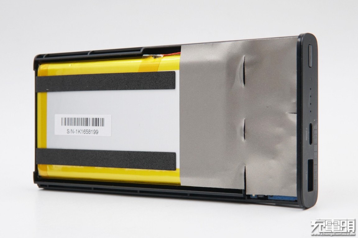 小米充电宝30000快充版拆开,小米无线充电宝10w和30w对比