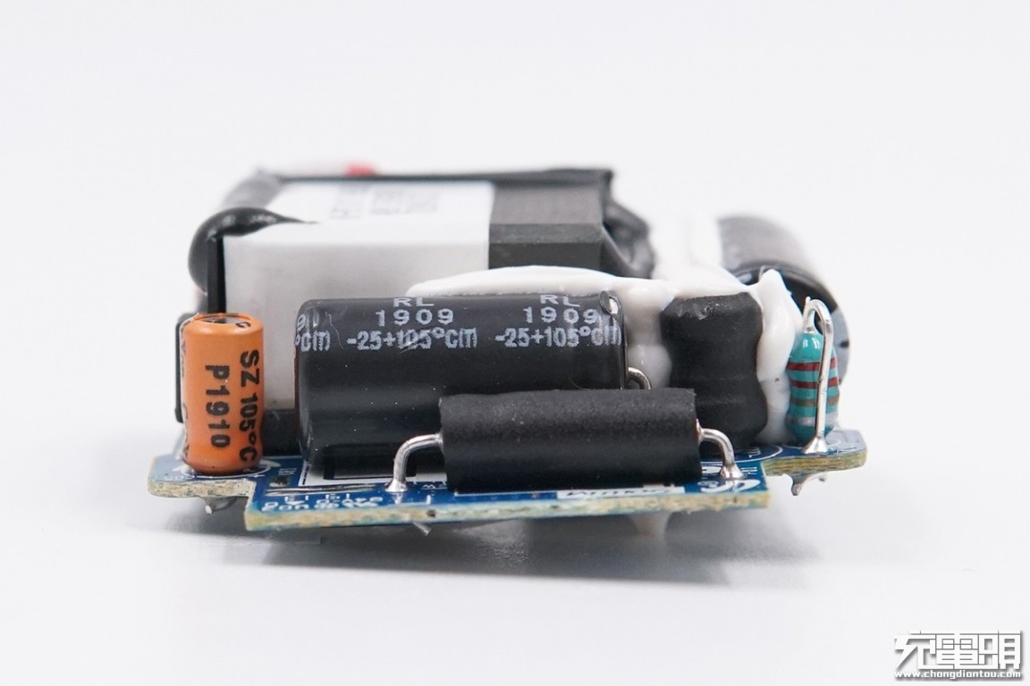 拆解三星s10+,拆解三星45瓦充电器