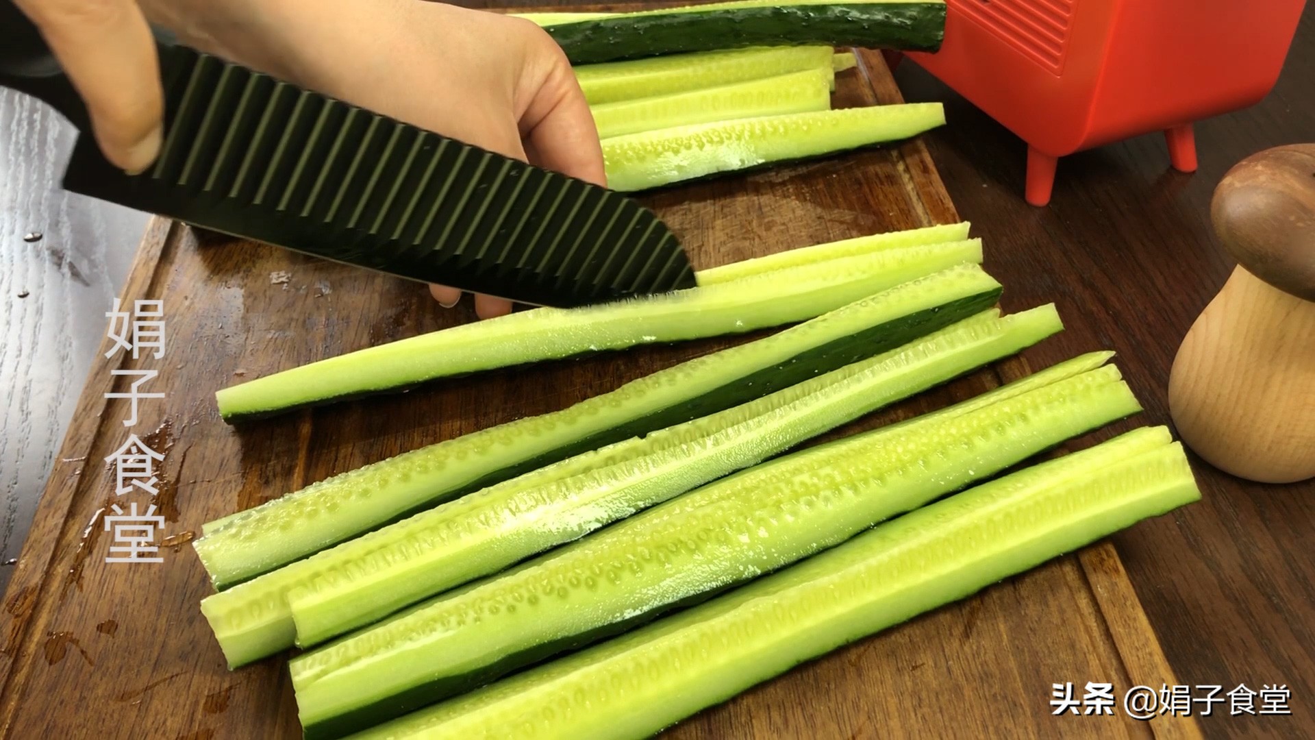 腌黄瓜木耳洋葱凉拌方法,凉拌腌黄瓜最好吃的做法