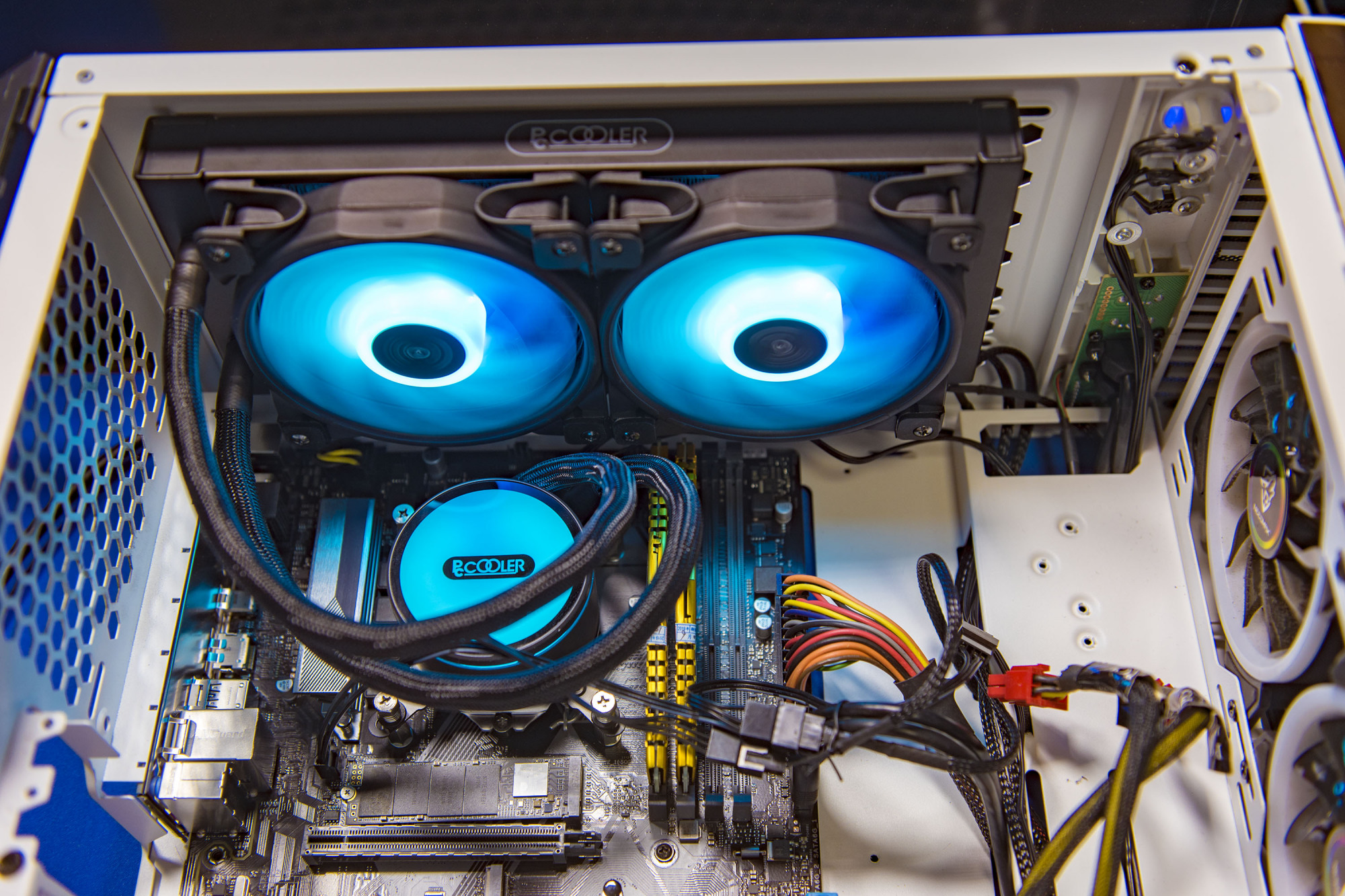 超频三r4000散热器评测,超频三240水冷测评