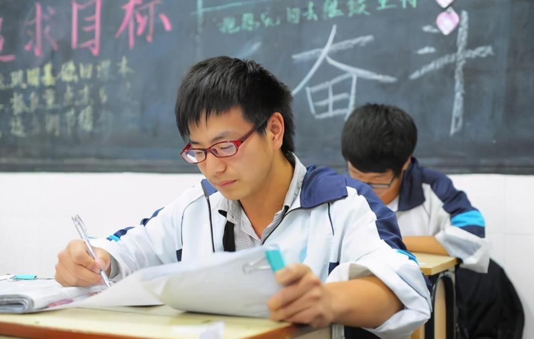 物化生和物地生哪个组合容易学,高中选科物化生和物地生哪个好