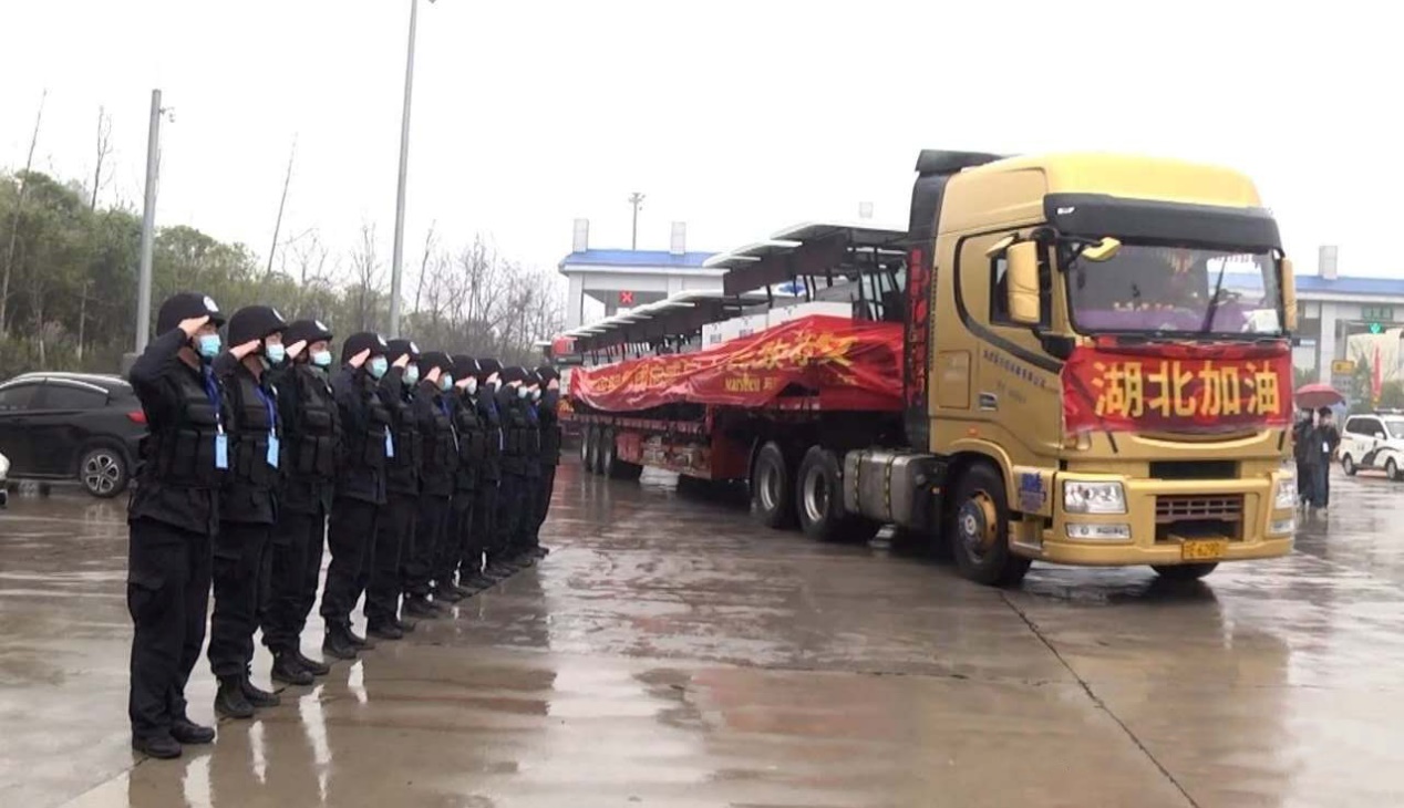 向疫情一线民警捐赠物品,东呈抗疫