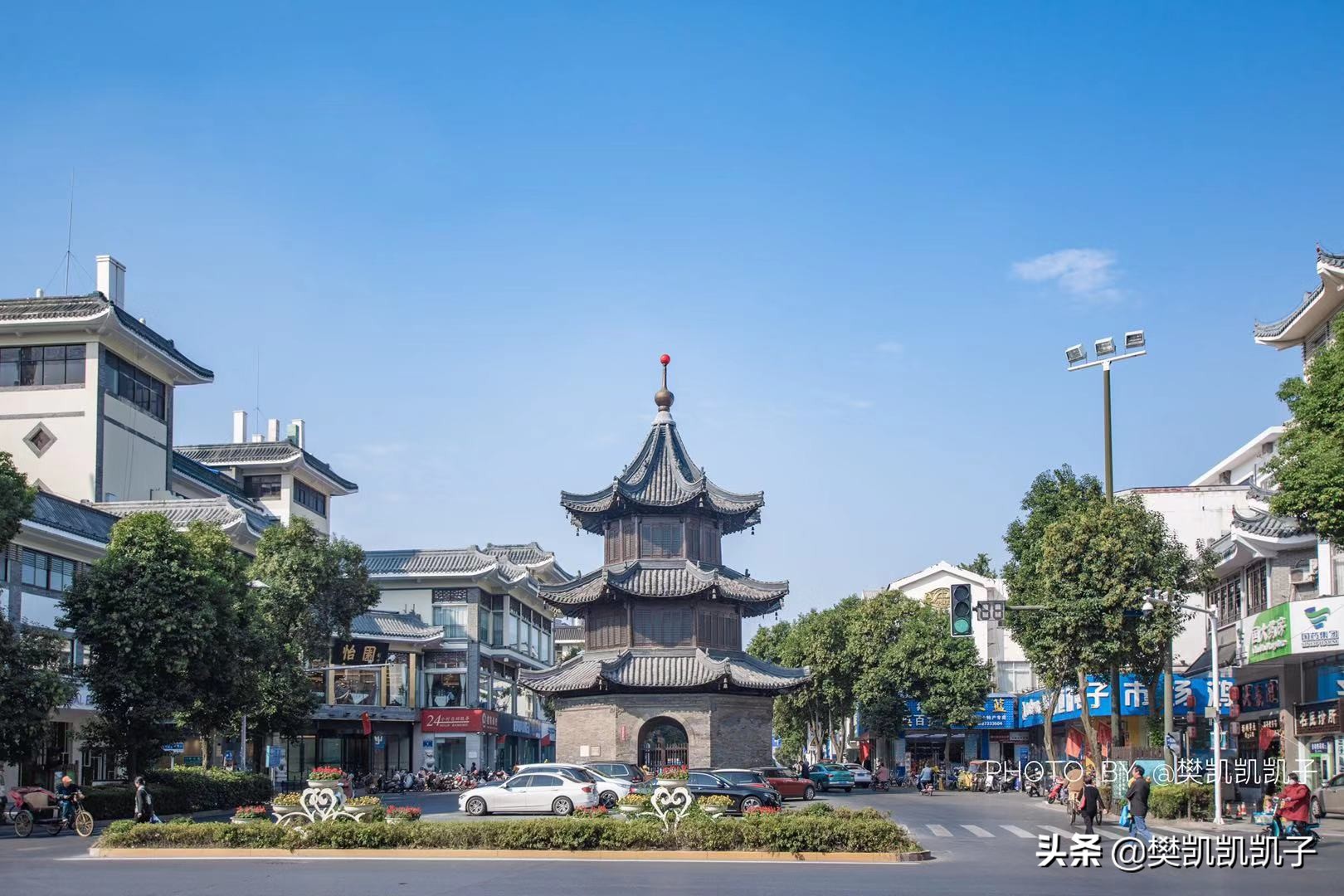 相距500米，文昌阁成了扬州地标，而历史悠久的四望亭却少有人知