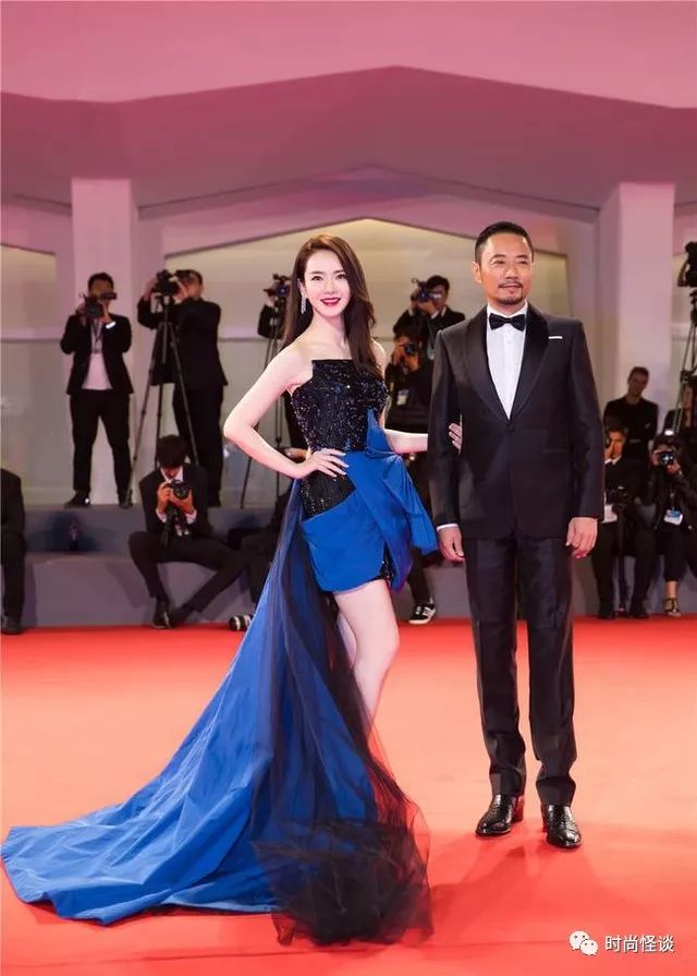 潮酷穿搭适合化什么妆 (美妆博主戚薇完整版视频)