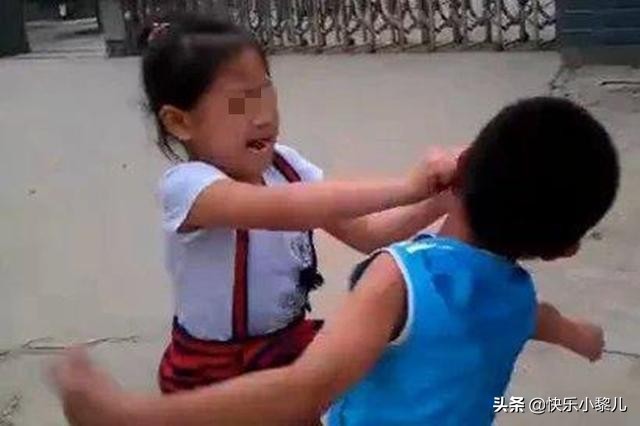 过年亲戚上门，5岁“熊孩子”砸烂电脑屏幕，亲戚：换个屏就行了