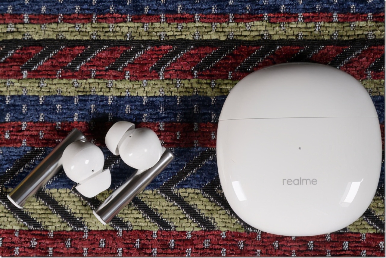 有哪些性价比超高的蓝牙耳机推荐,400元内最好的蓝牙耳机推荐