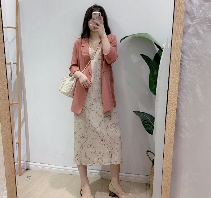 男朋友纠结穿吊带里面穿什么,男朋友介意自己穿露肩的衣服