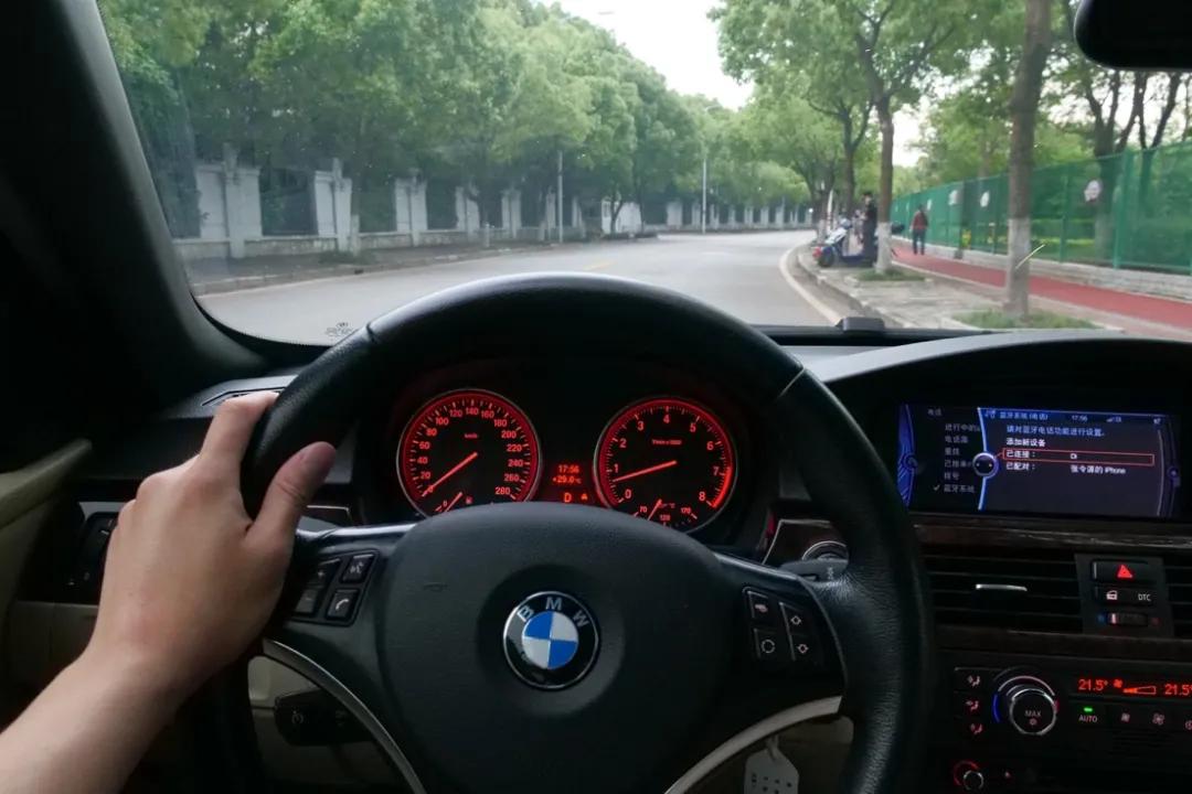 宝马330i敞篷全新多少钱,2011款宝马330i敞篷版