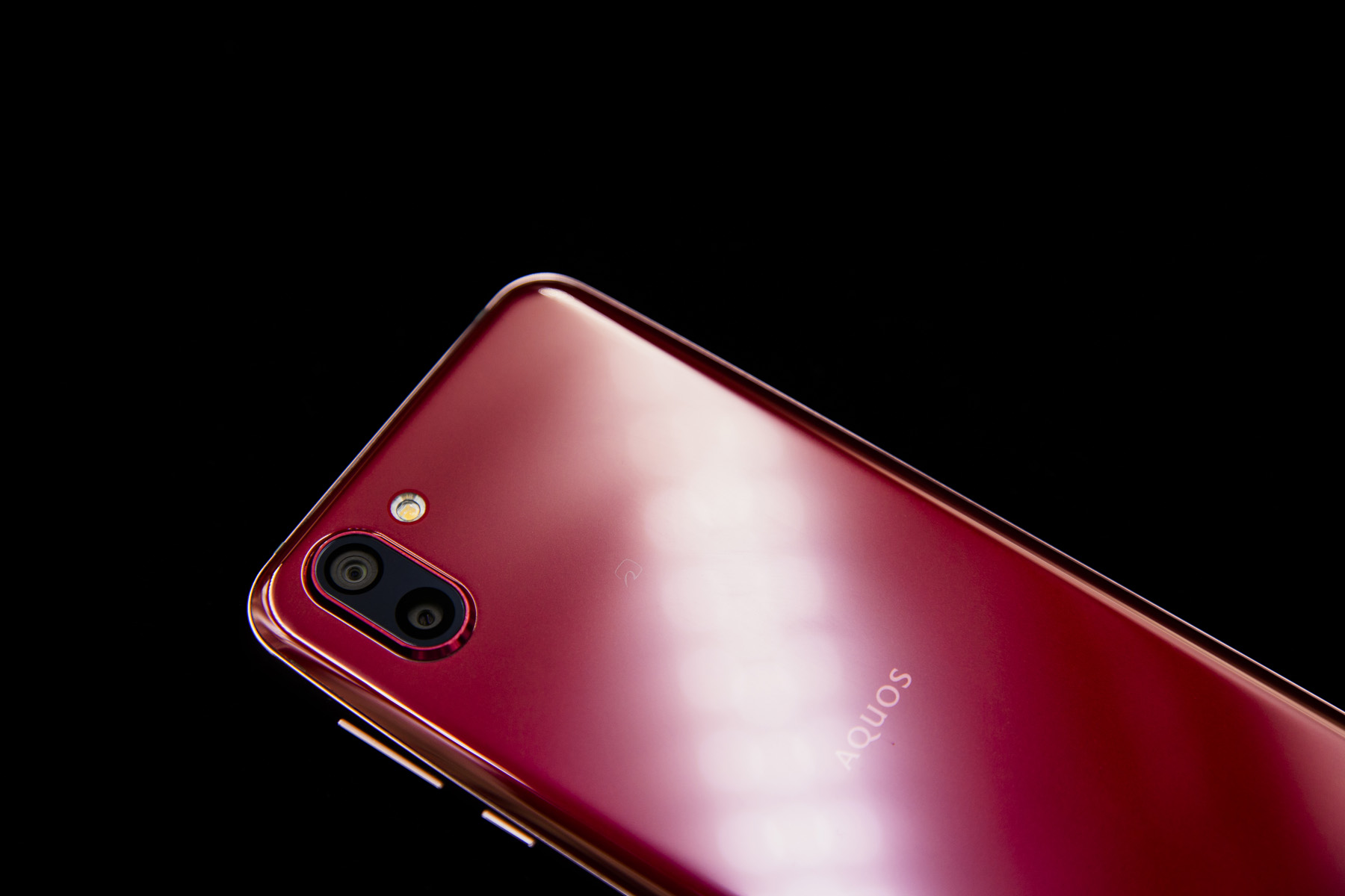 夏普R2：优秀的屏幕+大和民族审美设计