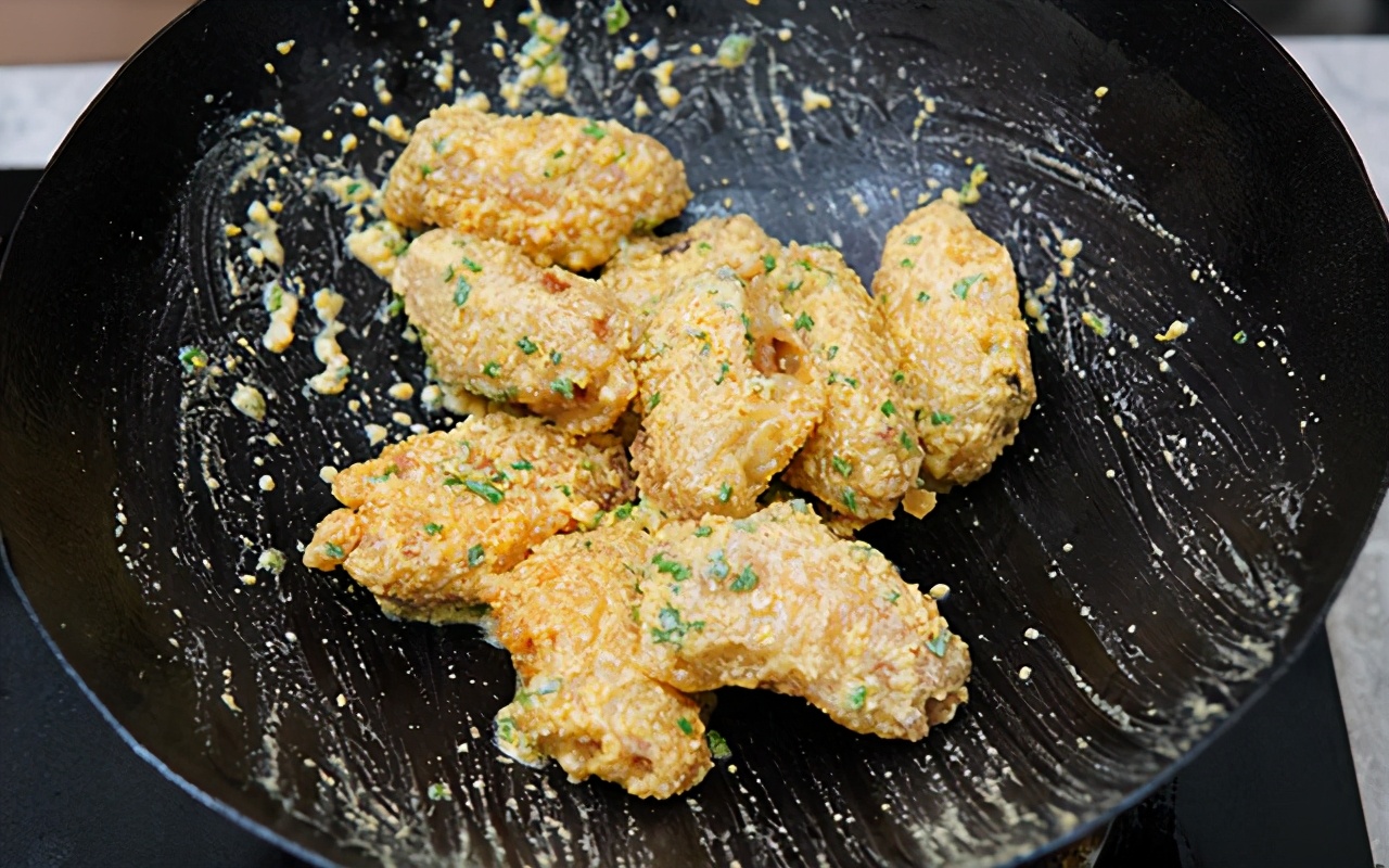 蛋黄鸡翅怎么做外酥里嫩,蛋黄鸡翅的糊怎么调