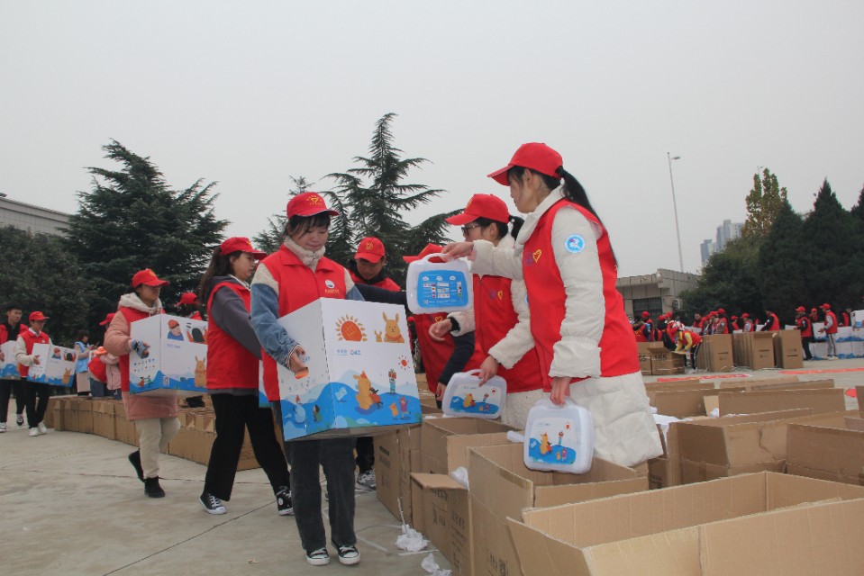 壹基金温暖包陕西,壹基金温暖包送到农村