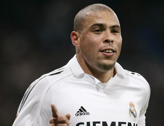 罗纳尔迪尼奥欧冠梅西,足坛经典场面罗纳尔迪尼奥和梅西