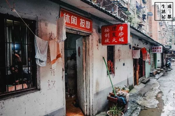 成都同根生,成都北门对比南门