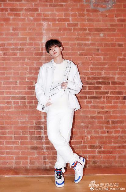 杨幂刘雯的时髦感,杨幂巴黎时装周走秀视频