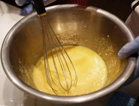 电饭锅蛋糕做法家庭版简单不蓬松,电饭锅蛋糕做法无需打发蛋糕粉