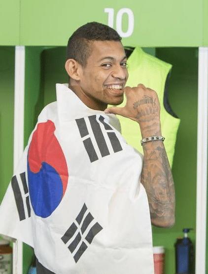 连购三大强援！曝上港将签约全北核心，明天到队新赛季继续冲冠