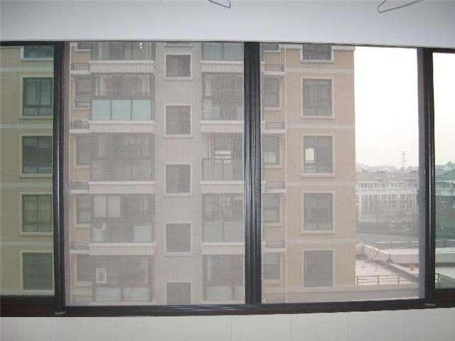 拆卸清洗纱窗小妙招,无法拆卸的纱窗如何清洗