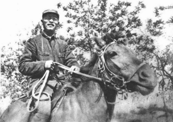 彭雪枫：抗战牺牲高级将领，毛*东泽**称他是虎胆英雄，遗腹子是上将