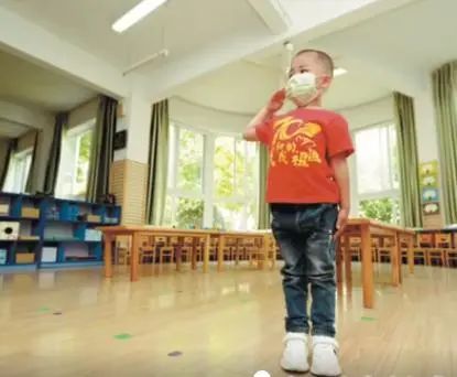 幼儿园复学全班唯一孩子,幼儿园复学只来一人小视频